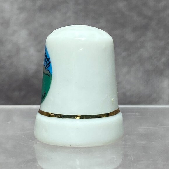 Leavenworth Washington Souvenir Porcelain Thimble With Gold Band & Scenic Design - Picture 4 of 7